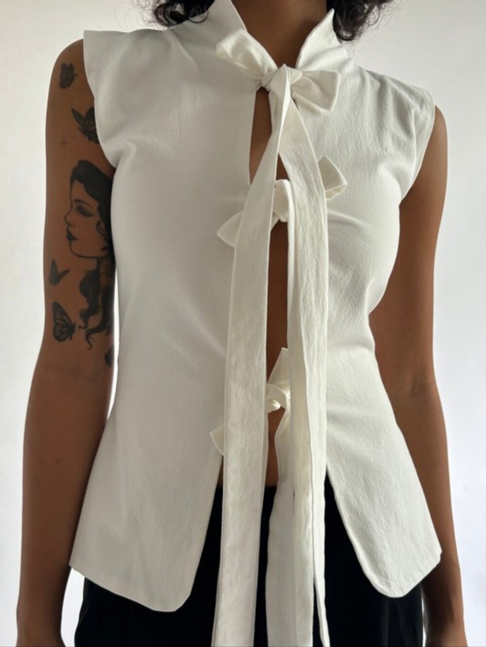 Atelier Tulpe Bowtie Vest White XS